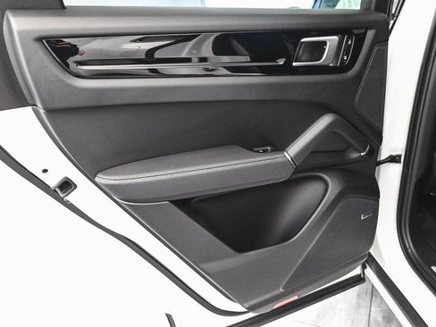 Used 2022 Porsche Cayenne Platinum Edition AWD/4WD image 12