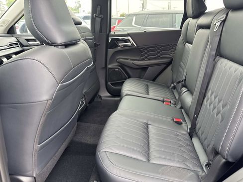 New 2025 Mitsubishi Outlander SEL image 13