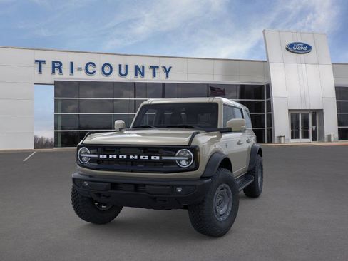 New 2025 Ford Bronco Outer Banks w/ Sasquatch Package image 2
