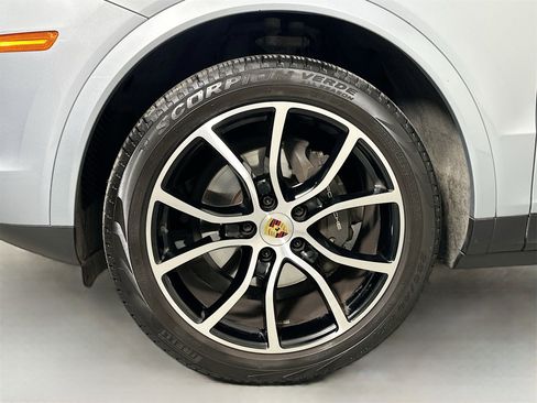 Certified 2020 Porsche Cayenne image 11