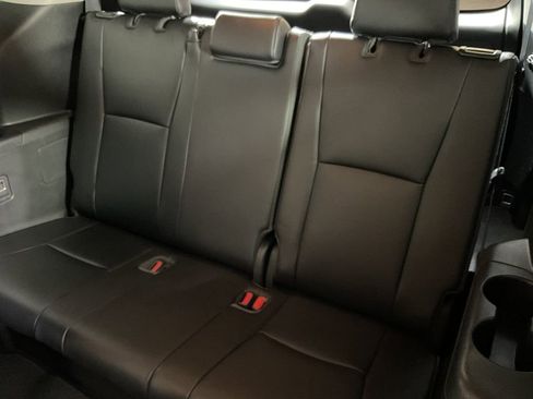 Used 2022 Toyota Highlander XLE image 22