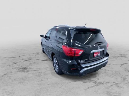 Used 2017 Nissan Pathfinder SV w/ SV Cold Weather Package image 8