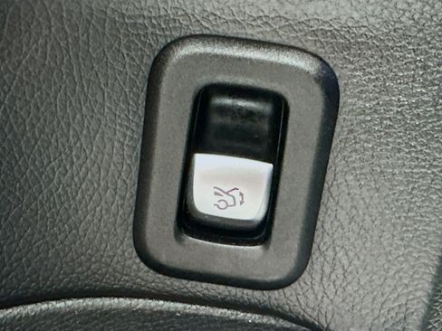 Used 2020 Mercedes-Benz C 300 Sedan image 36