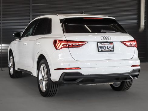Used 2023 Audi Q3 2.0T Premium w/ Convenience Package AWD/4WD image 2