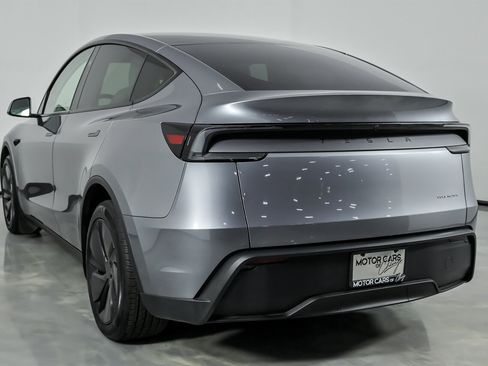 Used 2026 Tesla Model Y Long Range image 10