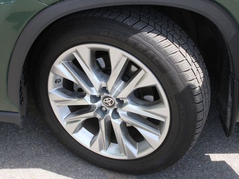 Used 2023 Toyota Highlander Limited AWD/4WD image 18