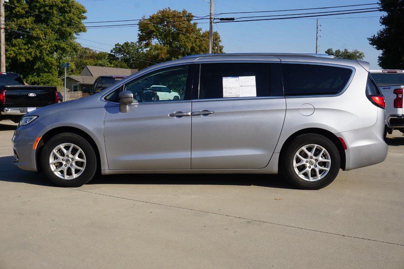 Used 2021 Chrysler Pacifica Touring-L FWD image 6