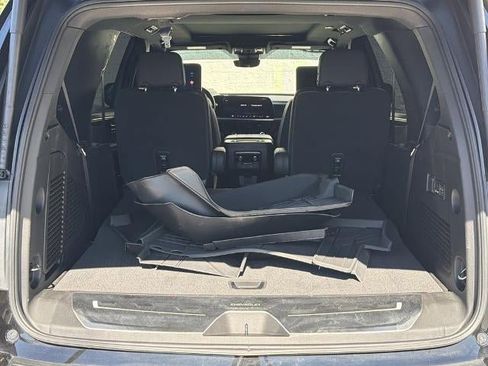 Used 2025 Chevrolet Tahoe High Country AWD/4WD image 18