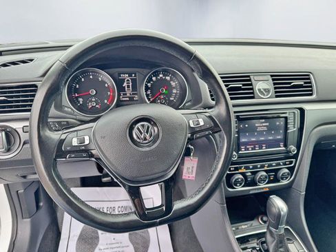 Used 2017 Volkswagen Passat 1.8T R-Line w/ R-Line Lighting Package image 16