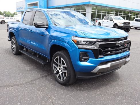Used 2023 Chevrolet Colorado Z71 w/ Z71 Convenience Package 2 AWD/4WD image 2