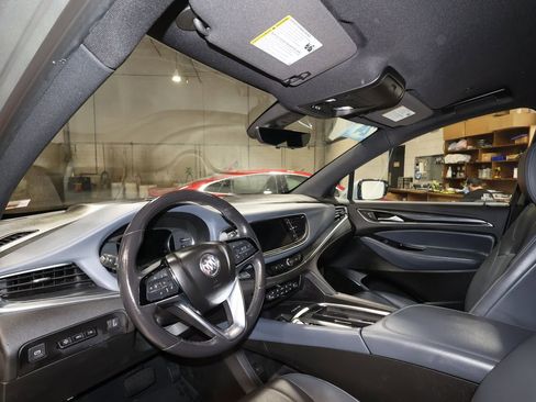 Used 2024 Buick Enclave Premium image 9