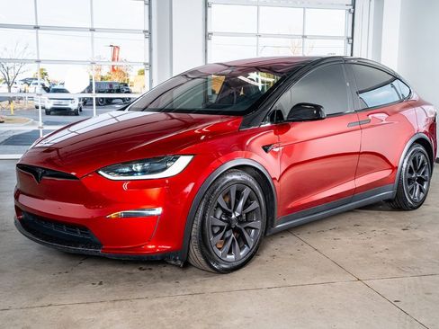 Used 2024 Tesla Model X image 11