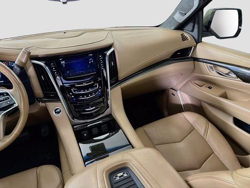Used 2019 Cadillac Escalade Platinum AWD/4WD image 27