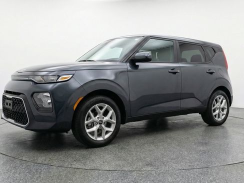 Used 2025 Kia Soul LX w/ LX Technology Package image 3