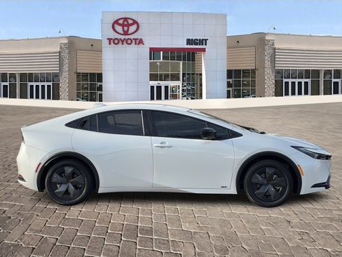 Used 2024 Toyota Prius LE image 9