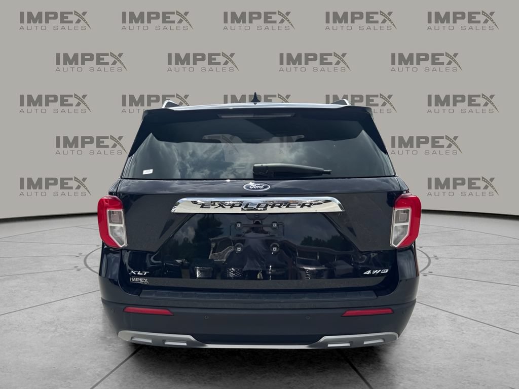 Used 2023 Ford Explorer XLT w/ Equipment Group 202A AWD/4WD image 4