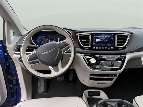 Used 2020 Chrysler Pacifica Limited image 28