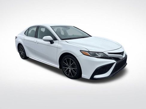 Used 2024 Toyota Camry SE image 8