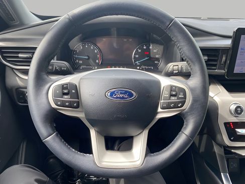 Certified 2023 Ford Explorer XLT w/ Equipment Group 202A AWD/4WD image 5
