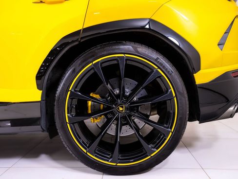 Used 2021 Lamborghini Urus AWD/4WD image 11