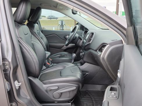 Used 2019 Jeep Cherokee Latitude Plus w/ Comfort/Convenience Group image 35