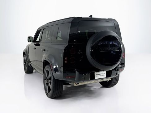Used 2025 Land Rover Defender 110 X-Dynamic SE image 3