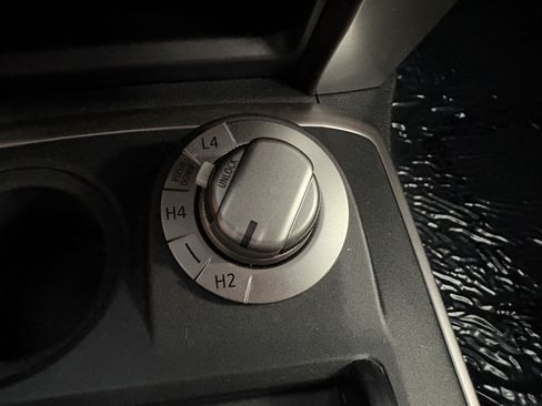 Certified 2020 Toyota 4Runner SR5 AWD/4WD image 22