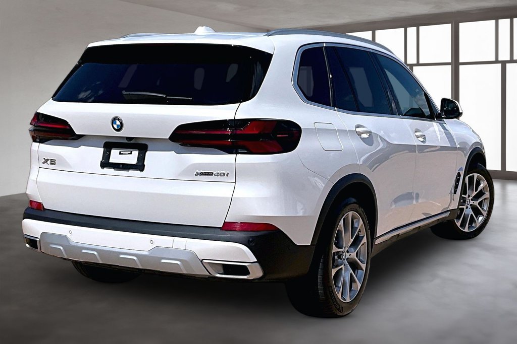 Used 2024 BMW X5 xDrive40i w/ Parking Assistance Package AWD/4WD image 2
