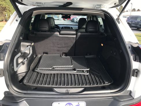 Used 2016 Jeep Cherokee Trailhawk w/ Comfort/Convenience Group image 38