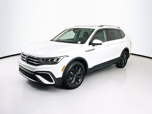 Used 2024 Volkswagen Tiguan SE image 4