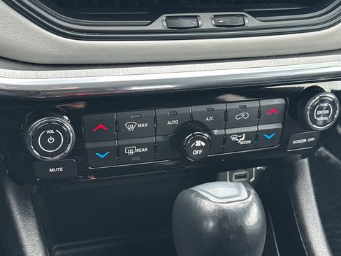 Used 2023 Jeep Compass Limited image 17