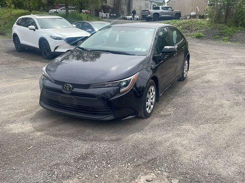 Used 2023 Toyota Corolla LE FWD image 1