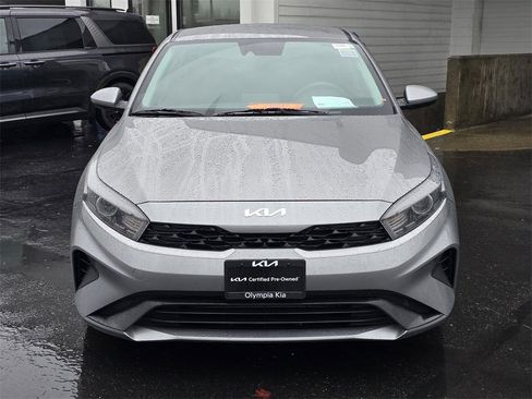 Used 2022 Kia Forte LXS image 2