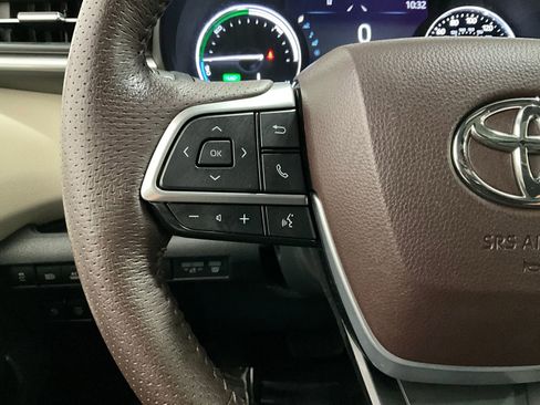 Used 2021 Toyota Sienna Limited image 17