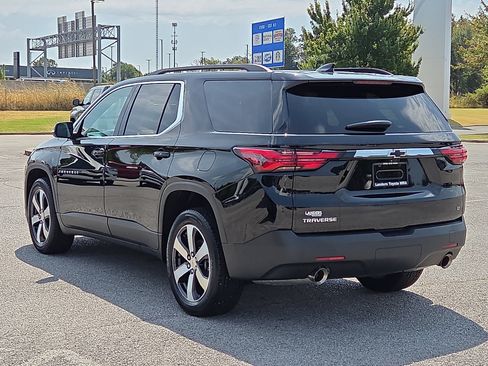 Used 2023 Chevrolet Traverse LT w/ LT Premium Package FWD image 4