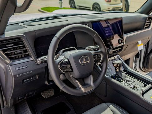 Used 2026 Lexus GX 550 w/ Cold Area Package image 17