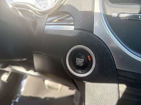 Used 2018 Chrysler 300 Touring L image 35