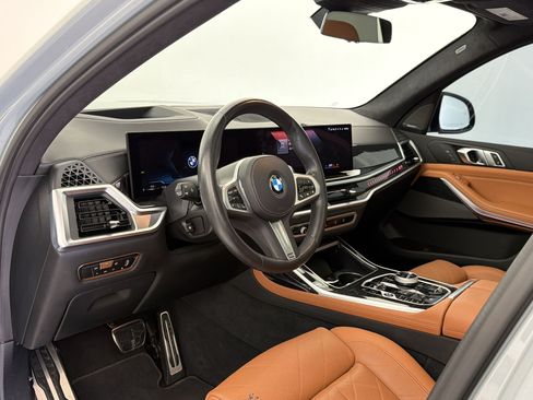 Used 2023 BMW X7 xDrive40i w/ M Sport Package AWD/4WD image 4
