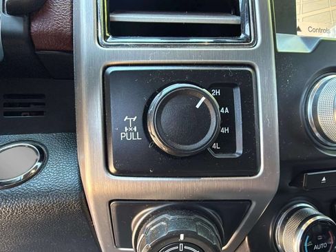 Used 2018 Ford F150 Platinum w/ Equipment Group 701A Luxury AWD/4WD image 13