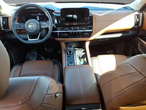 Used 2024 Nissan Pathfinder Platinum w/ Cargo Package AWD/4WD image 7