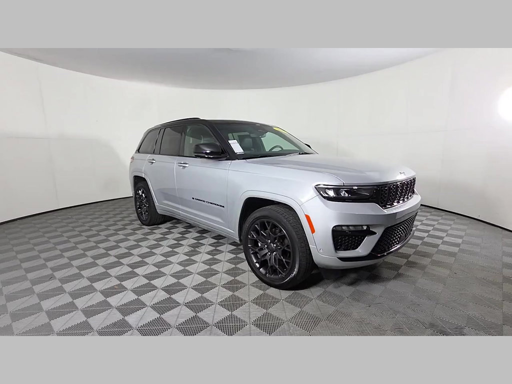 Used 2025 Jeep Grand Cherokee Summit w/ Obsidian Package AWD/4WD image 34