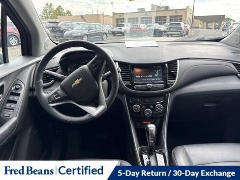 Used 2017 Chevrolet Trax Premier w/ Driver Confidence II Package AWD/4WD image 12