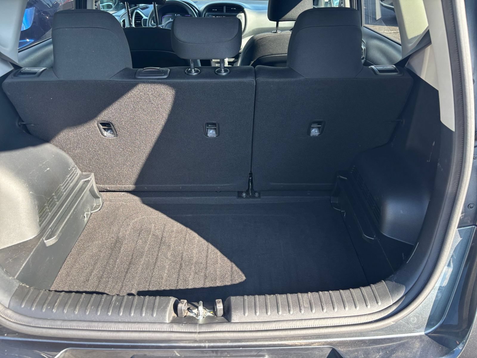 Used 2025 Kia Soul LX w/ LX Technology Package FWD image 28