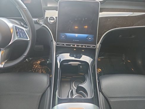 Used 2023 Mercedes-Benz GLC 300 4MATIC image 12