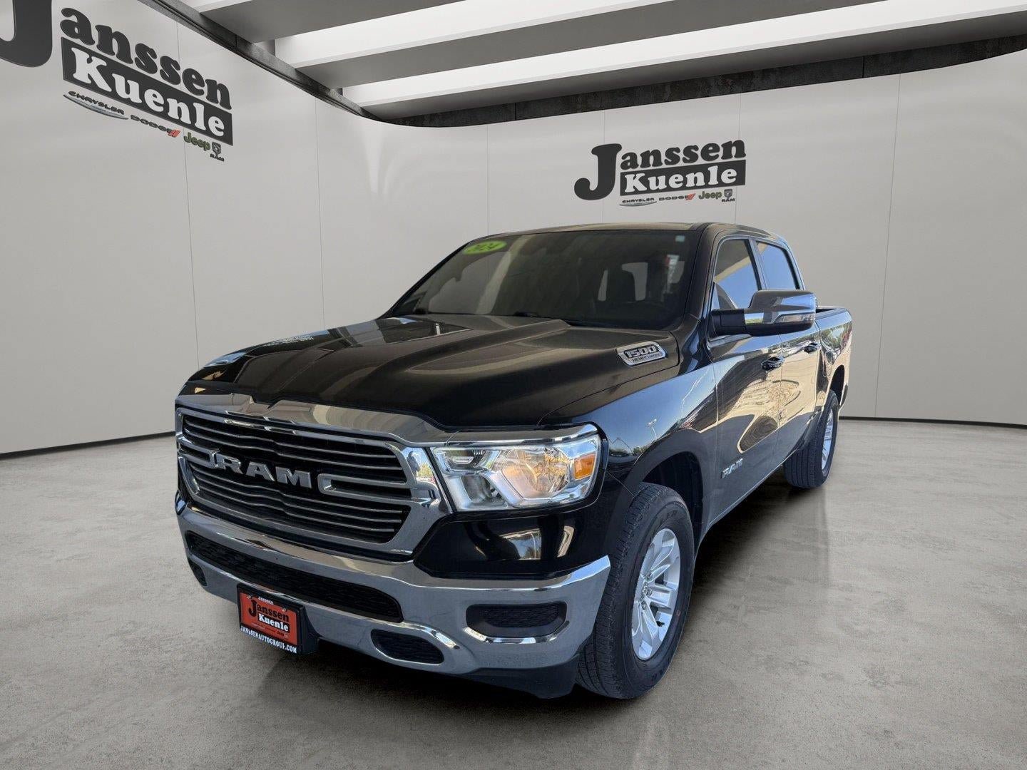 Used 2024 RAM 1500 Laramie AWD/4WD image 5