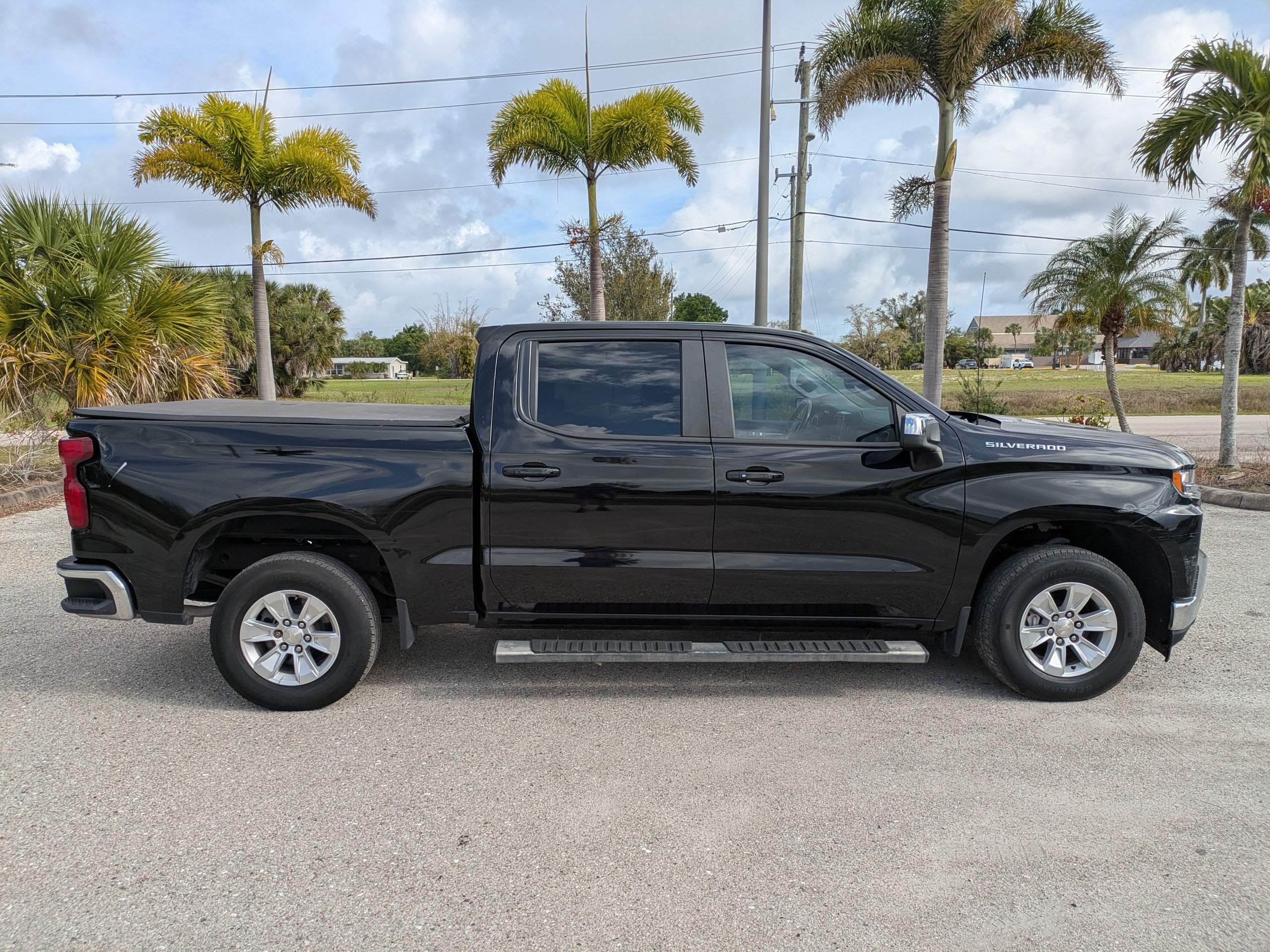 Used 2021 Chevrolet Silverado 1500 LT RWD image 3