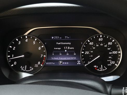 Used 2022 Nissan Frontier SV image 31