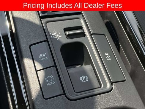 Used 2024 Toyota Prius XLE FWD image 31