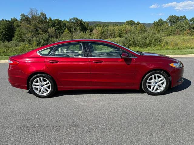 Used 2016 Ford Fusion SE FWD image 4