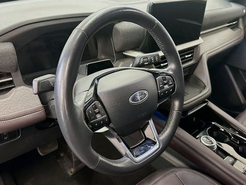 Used 2025 Ford Explorer Platinum w/ LUX Leather Package image 18